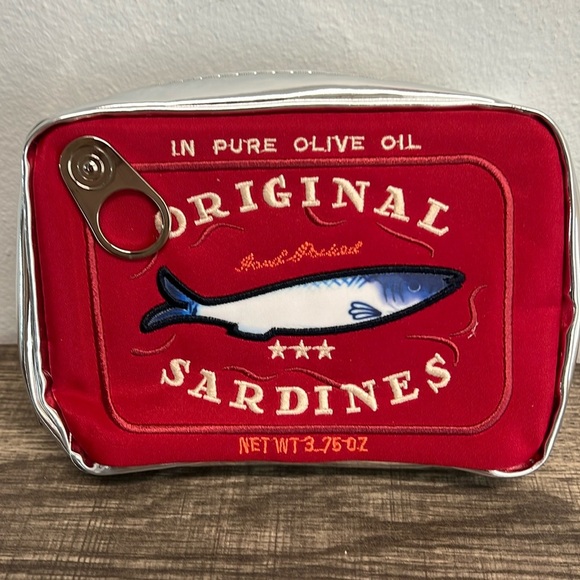 Red Embroidered Sardine Can Cosmetic Bag 🐟 ♥️ - Picture 1 of 10
